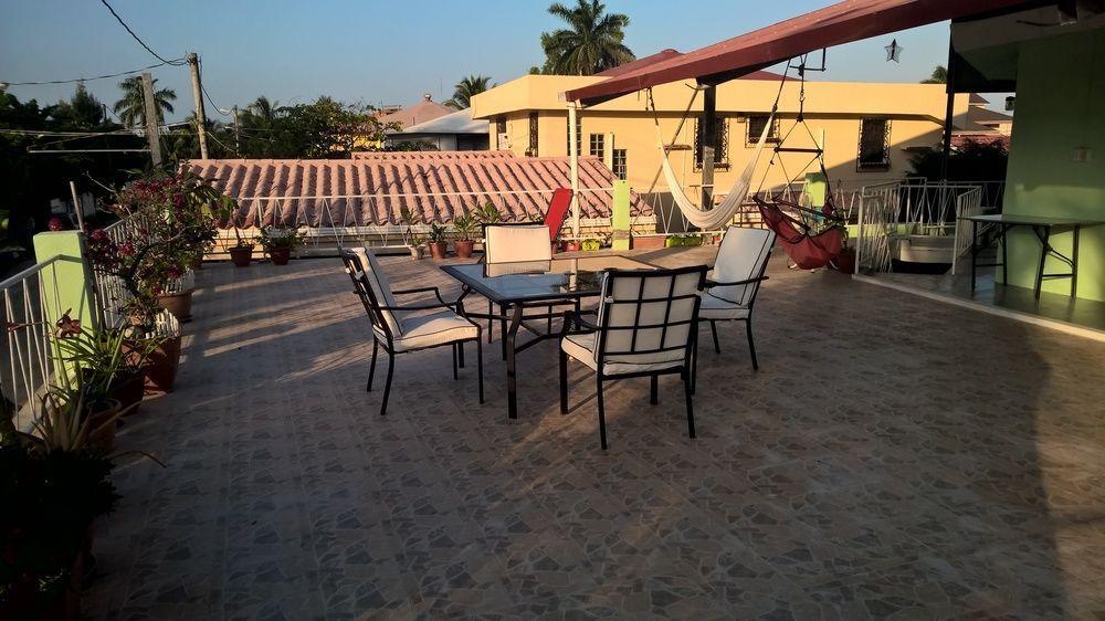 The Red Hut Inn Belize City Dış mekan fotoğraf