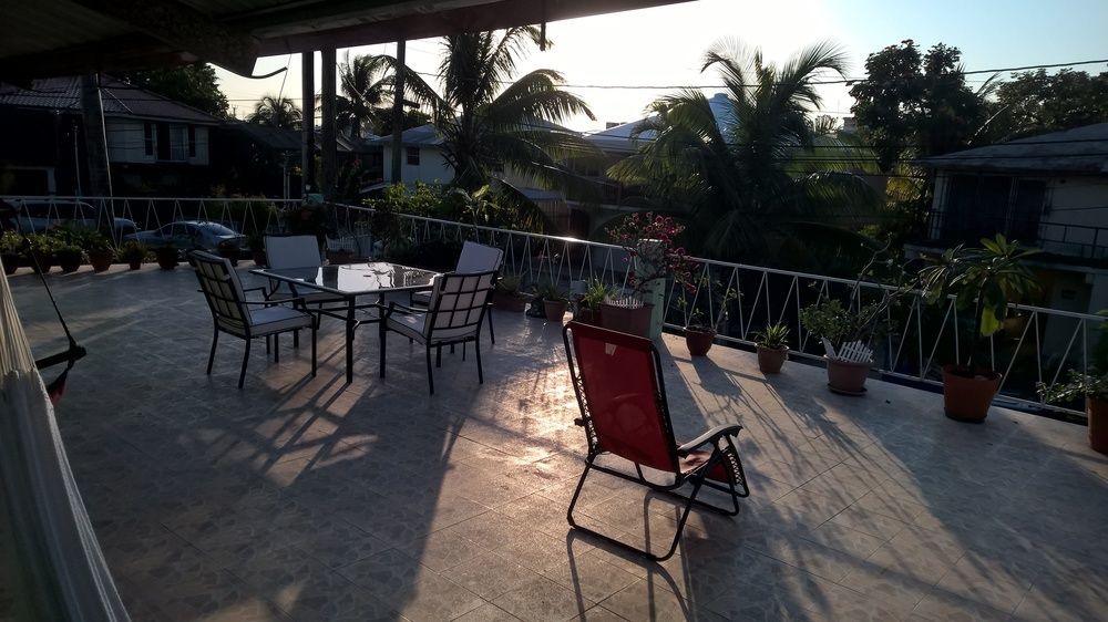 The Red Hut Inn Belize City Dış mekan fotoğraf