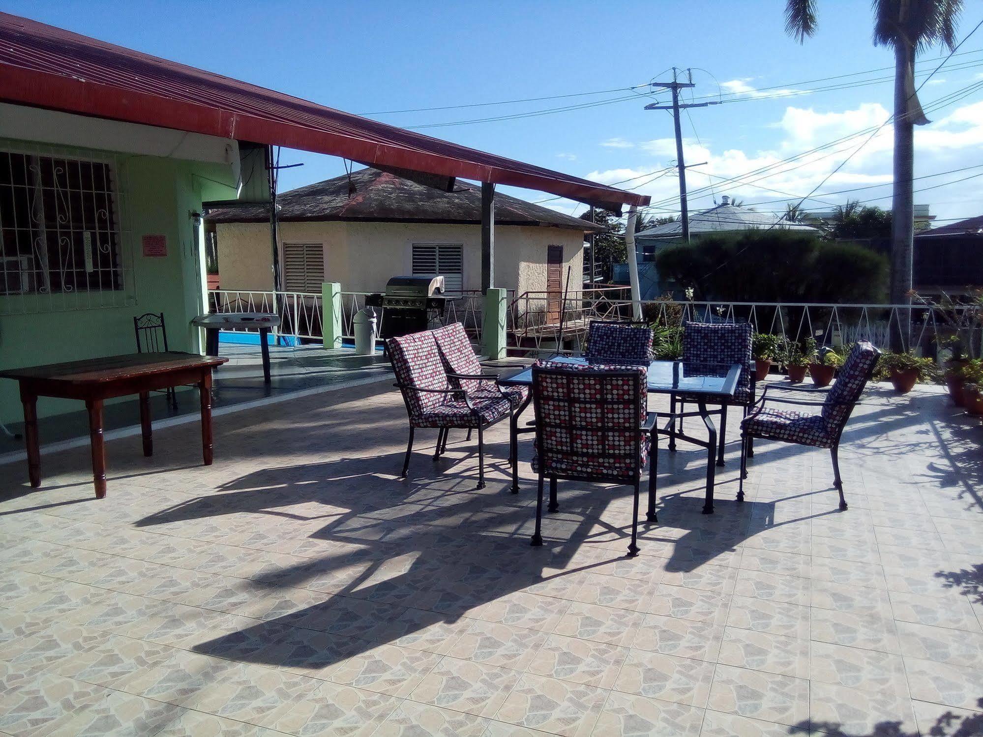 The Red Hut Inn Belize City Dış mekan fotoğraf