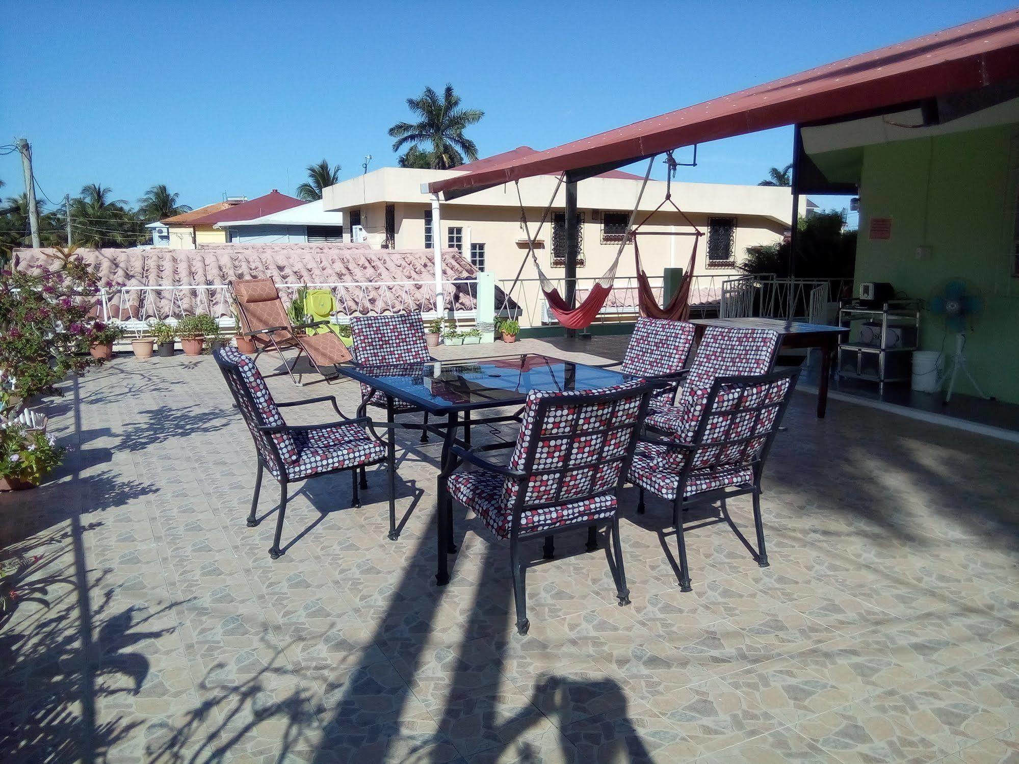 The Red Hut Inn Belize City Dış mekan fotoğraf
