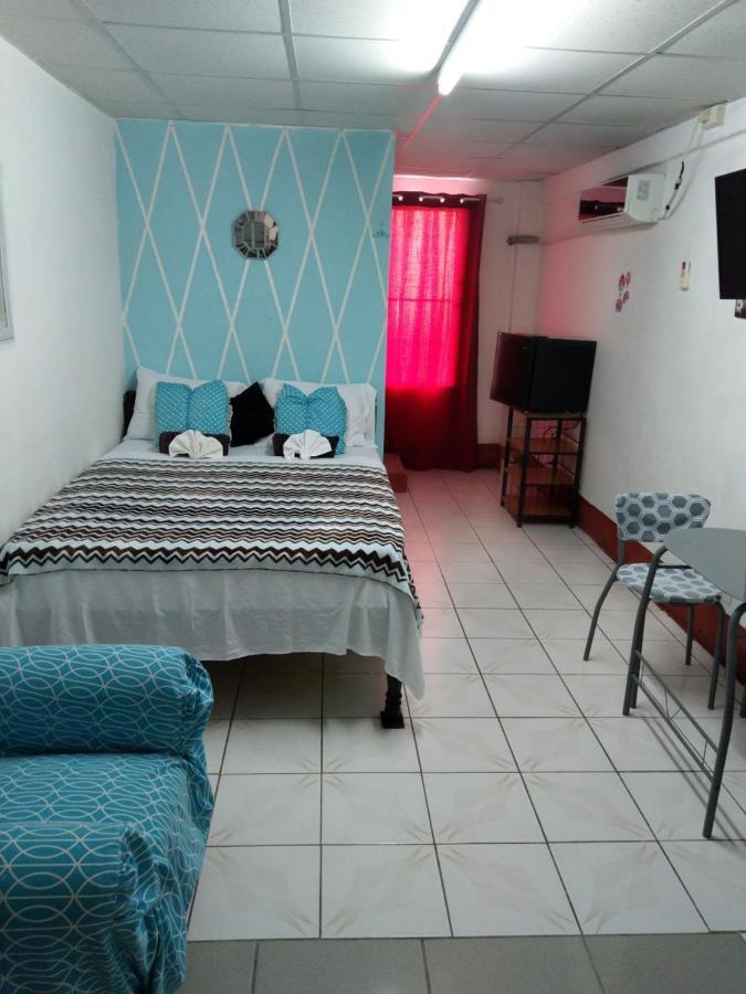 The Red Hut Inn Belize City Dış mekan fotoğraf